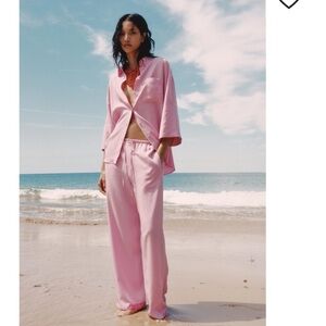 Zara
FLOWY PAJAMA PANTS ZW COLLECTION SIZE LARGE